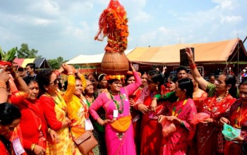 सुदूरपश्चिमेलीको मुख्य पर्व गौरा आजदेखि सुरु, गौरा देवीको प्रसाद बिरुडा भिजाइँदै